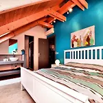 Beautiful With Heated Outdoor Pool *
