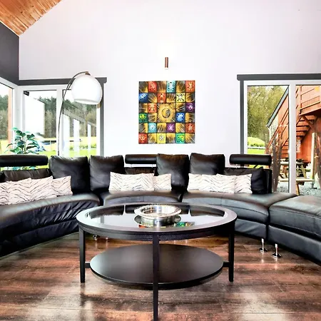 Βίλα Beautiful With Heated Outdoor Pool