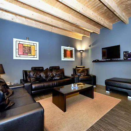 Beautiful With Heated Outdoor Pool *